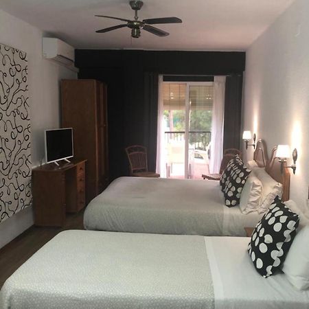 Hostal Victoria Altura Buitenkant foto