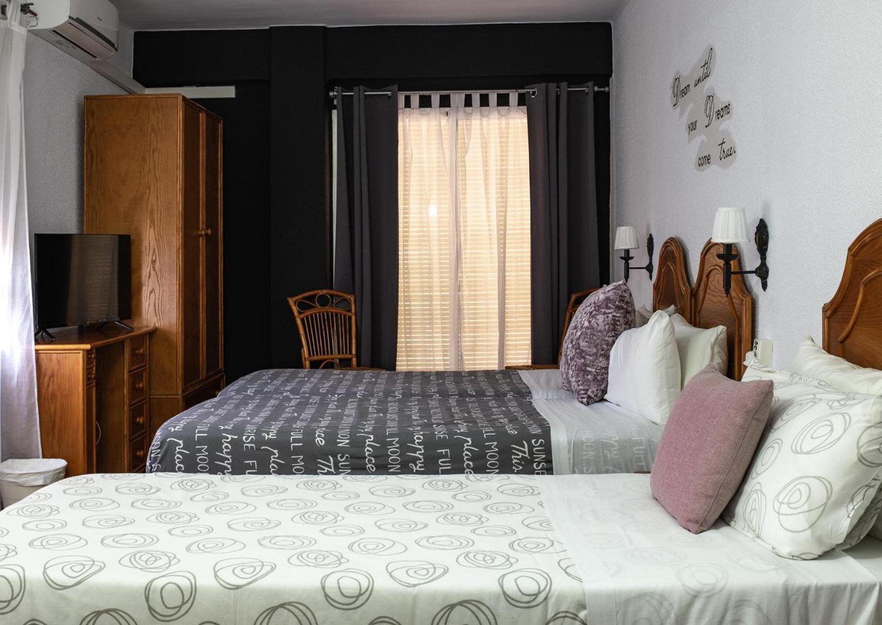 Hostal Victoria Altura Buitenkant foto