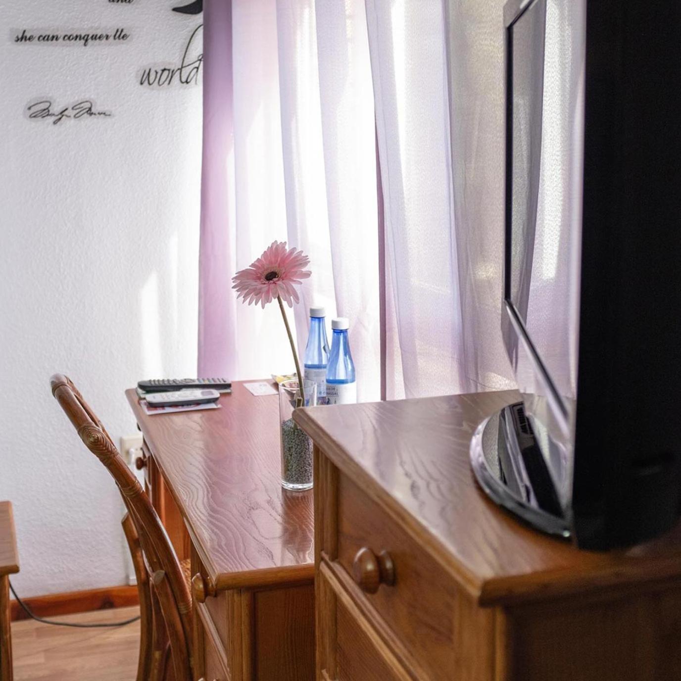 Hostal Victoria Altura Buitenkant foto